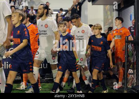 Richlands, Australie. 27 août 2024. Richlands, le 27 août 2024 : les joueurs entrent sur le terrain avant le match entre le Lions FC et les Western Sydney Wanderers dans la manche de la Coupe d'Australie de 16 au Luxury Paints Stadium Matthew Starling (Promediapix/SPP) crédit : SPP Sport Press photo. /Alamy Live News Banque D'Images