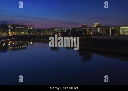 Sur la Spree à Berlin le matin Banque D'Images