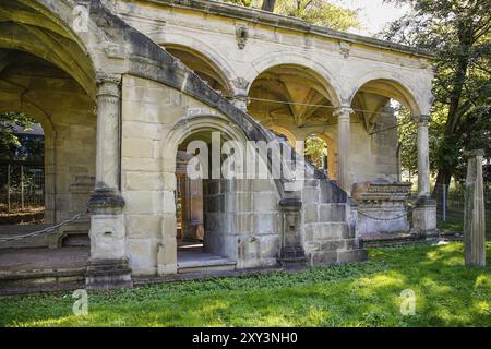 Lusthausruine Stuttgart dans le jardin du palais du milieu, parc du palais, escalier de l'ancien bâtiment Renaissance construit par Georg Beer au XVIe siècle Banque D'Images