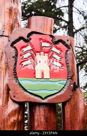 Armoiries de la province de Cordoue, en Argentine, sculptées dans le bois et peintes. Banque D'Images