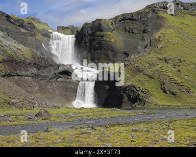 Chute d'eau d'Ofaerufossar dans la fissure de feu d'Eldgja dans le sud de l'Islande Banque D'Images