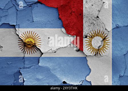 Drapeaux de l'Argentine et de la province de Cordoue peints sur un mur fissuré Banque D'Images