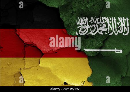 Drapeaux de l'Allemagne et de l'Arabie saoudite peints sur un mur fissuré Banque D'Images