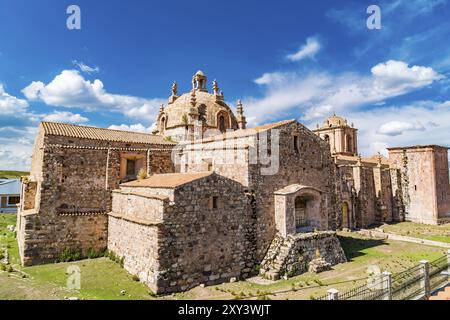 Voir l'église de Santa Isabella Pucara dans Puno, Pérou en journée ensoleillée Banque D'Images