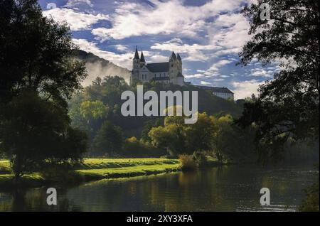 Obernhof Arnstein Abbey en automne, Obernhof Arnstein Abbey en automne Banque D'Images