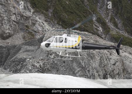 Glacier Franz Josef, Nouvelle-Zélande, 22 mars 2015 : atterrissage d'un hélicoptère sur le glacier Franz Josef, Océanie Banque D'Images