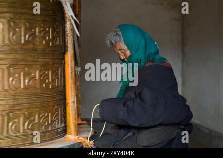 Tibétains visitant le monastère de Labrang à Xiahe, Gansu, Chine. Banque D'Images