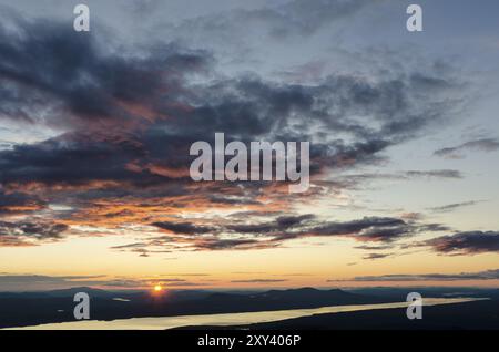 Vue de la montagne Elgahogna, parc national de Femundsmarka, au lac Femunden, Hedmar Fylke, Norvège, juillet 2011, Europe Banque D'Images