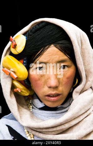 Portrait d'une femme tibétaine pris à Songpan, Sichuan, Chine. Banque D'Images