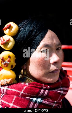 Portrait d'une femme tibétaine pris à Songpan, Sichuan, Chine. Banque D'Images