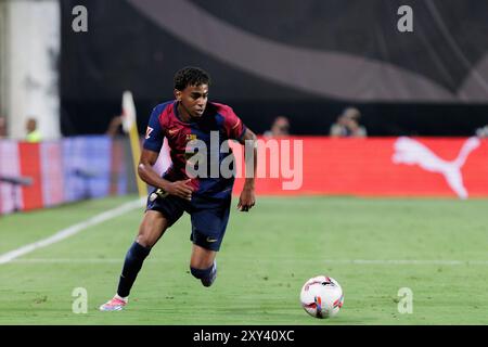 Madrid, Espagne. 27 août 2024. Lamine Yamal de Barcelone en action lors du match LaLiga EA Sports 2024/25 entre le Rayo Vallecano et Barcelone au stade Vallecas. Score final Rayo Vallecano 1:2 Barcelone (photo Guillermo Martinez/SOPA images/SIPA USA) crédit : SIPA USA/Alamy Live News Banque D'Images