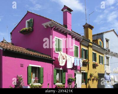 Maisons colorées sur l'île de Burano près de Venise Banque D'Images