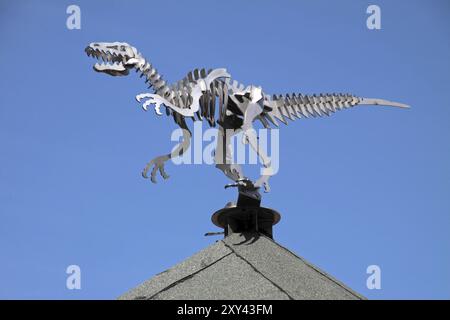 Sculpture de dinosaures sur un pavillon d'information sur le Bueckeberg Banque D'Images