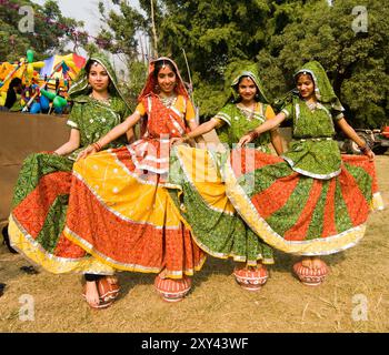 Le punjabi Bhangra danseurs dans l'action. Banque D'Images