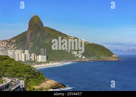 Teo Frères hill, plage de São Conrado et bidonvilles de Rocinha et Vidigal à Rio de Janeiro Banque D'Images