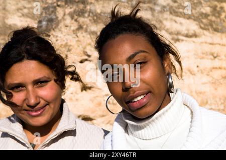 Portrait d'adolescents marocains pris à Meknès, Maroc. Banque D'Images
