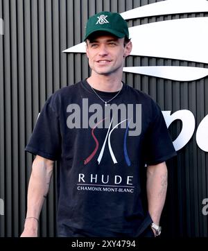 New York, États-Unis. 27 août 2024. Thomas Doherty assiste au tapis bleu avant le match de Carlos Alcaraz à l'US Open à New York le 27 août 2024. Photo de Charles Guerin/ABACAPRESS. COM Credit : Abaca Press/Alamy Live News Banque D'Images