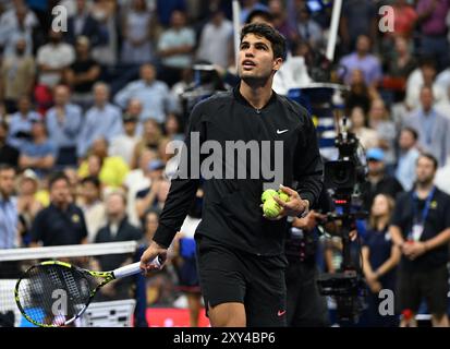 Flushing NY, États-Unis. 27 août 2024. **PAS DE JOURNAUX de New York** Carlos Alcaraz vs Li tu lors de l'US Open 2024 au Centre National de Tennis Billie Jean King de l'USTA le 27 août 2024 à Flushing Queens. Crédit : Mpi04/Media Punch/Alamy Live News Banque D'Images