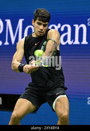 Flushing NY, États-Unis. 27 août 2024. **PAS DE JOURNAUX de New York** Carlos Alcaraz vs Li tu lors de l'US Open 2024 au Centre National de Tennis Billie Jean King de l'USTA le 27 août 2024 à Flushing Queens. Crédit : Mpi04/Media Punch/Alamy Live News Banque D'Images