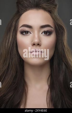 Close up portrait of a beautiful brunette woman incroyable Banque D'Images