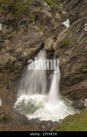 Cascade dans les gorges du Plima dans le Val Martello, Tyrol du Sud Banque D'Images