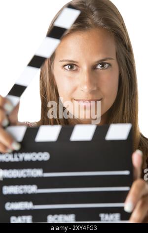 Femme tenant un clap, isolé en blanc Banque D'Images