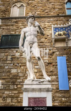 Florence, Italie, 24 octobre 2018 : copie du David de Michel-Ange, à l'entrée du Palazzo Vecchio à Florence, Italie, Europe Banque D'Images