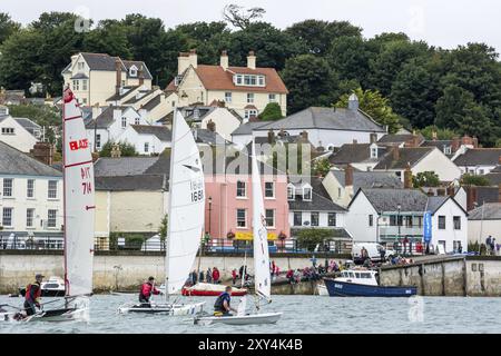 APPLEDORE, DEVON/UK, 14 AOÛT : voile dans l'estuaire de Torridge et Taw dans le Devon le 14 août 2013. Personnes non identifiées Banque D'Images