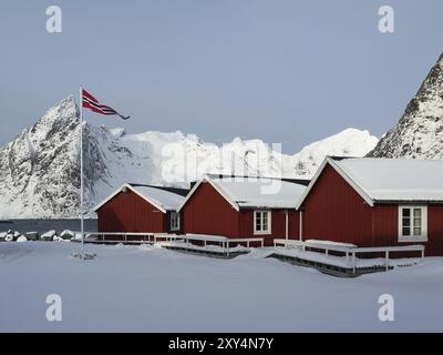 Cabines à Eliassen Rorbuer à Hamnoy sur l'île Lofoten de Moskenesoya. Hiver en Norvège Banque D'Images