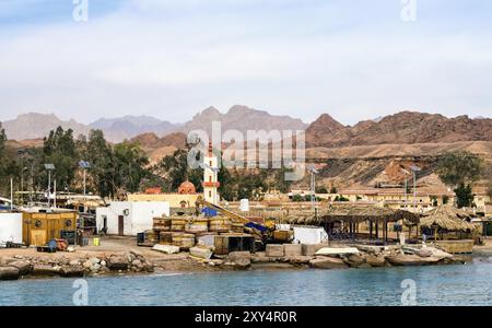 Port rustique de bidonville sur les rives de la mer Rouge à Sharm El Sheikh Egypte Banque D'Images