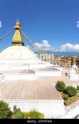 Vue aérienne de Boudhanath Stupa le jour du ciel bleu à Katmandou, Népal, Asie Banque D'Images