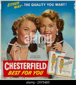 1950s Chesterfield cigarettes & Jean et Joan, The Corbett Twins ad (1954) publicité sur le tabac - Chesterfield, le meilleur pour vous Banque D'Images