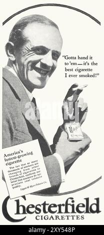 A Smoking Man - publicité vintage pour les cigarettes Chesterfield, imprimée dans le numéro de janvier 1924 du magazine Elks Banque D'Images