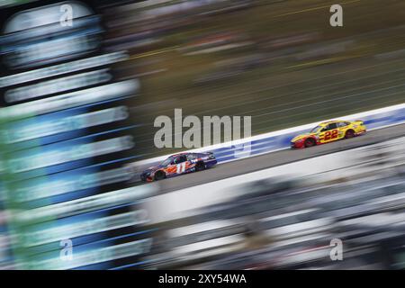 22 juillet 2018, Loudon, New Hampshire, États-Unis : Denny Hamlin (11 ans) se bat pour la position lors du Foxwoods Resort Casino 301 au New Hampshire Motor Speedwa Banque D'Images