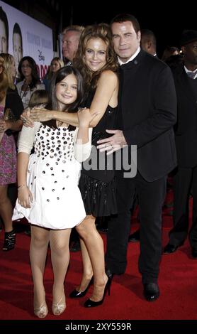 HOLLYWOOD, CA, 9 NOVEMBRE 2009 : Kelly Preston, John Travolta et Ella Bleu Travolta à la première mondiale de 'Old Dogs' tenue au El Capitan Theat Banque D'Images