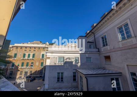 Vue sur les palais Rolli dans le centre historique de Gênes, Italie. Banque D'Images