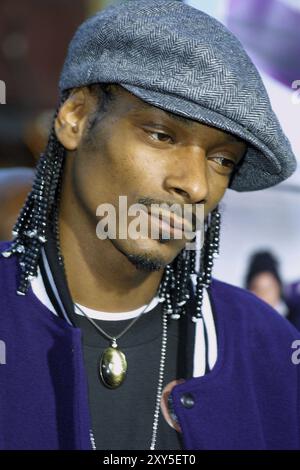 Snoop Dogg à la première de Soul plane à Los Angeles au Mann Village Theater à Westwood le 17 mai 2004. Crédit : Lumeimages.com Banque D'Images