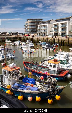 Angleterre, Dorset, Bridport, West Bay, bateaux amarrés dans le port Banque D'Images