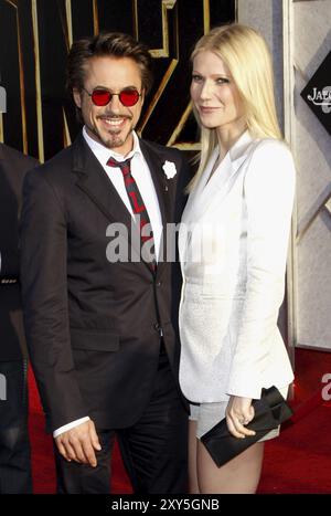 Robert Downey Jr et Gwyneth Paltrrow à la première à Los Angeles de 'Iron Man 2' qui s'est tenue au théâtre El Capitan à Hollywood le 26 avril 2010.Crédit Banque D'Images