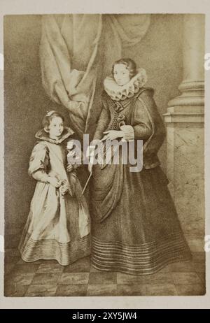 Gros plan d'une photo vintage du 19ème siècle d'une femme noble américaine et d'un enfant posant dans une robe de bal de fantaisie Banque D'Images