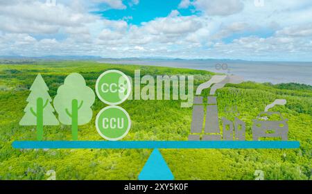 Concept de neutralité carbone. Équilibre entre les émissions de CO2 des usines et les transports, le carbone étant absorbé par les arbres et capturé par la technologie. Banque D'Images