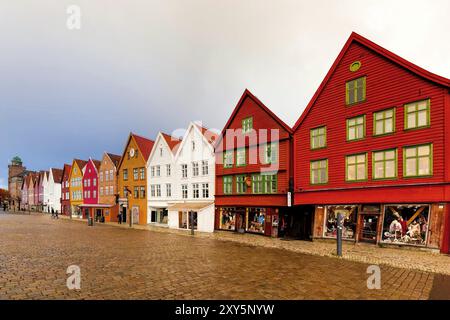 Rangée de maisons dans la vieille ville de Bergen, Norvège, Scandinavie, Europe Banque D'Images