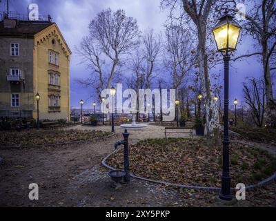 Park à l'aube au-dessus de la ville de Zagreb Banque D'Images