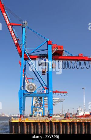 Der HHLA Container terminal Burchardkai ist die groesste und aelteste Anlage fuer den Containerumschlag im Hamburger Hafen Banque D'Images