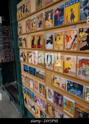 Cartes postales, Galerie Butte Montmartre, Boutique vendant des tirages de Paris, Art, Paris, France, Europe, UE. Banque D'Images