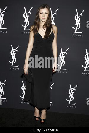 Hailee Steinfeld de Zoe Kravitz célèbre son nouveau rôle avec Yves Saint Laurent Beauty au Gibson Brands Sunset à West Hollywood, USA en mai Banque D'Images