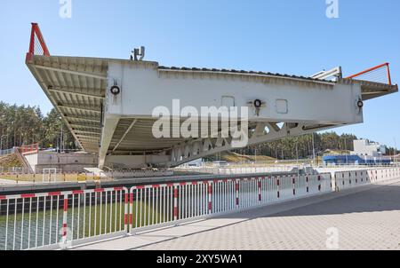 Pont tournant sur le canal Vistule Spit (Mierzeja Wislana), Pologne. Banque D'Images