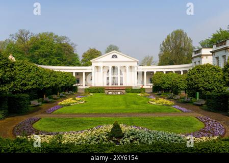 Spa Garden, Wandelhalle de Red Shiner (1853), Bad Oeynhausen, Allemagne, Europe Banque D'Images