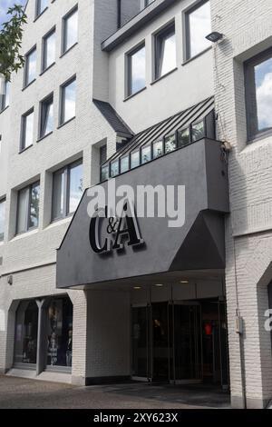 AALST, BELGIQUE, 26 AOÛT 2024 : vue extérieure d'un C et D'Un magasin de vêtements en Flandre. C and A est une chaîne internationale de vêtements de vente au détail de mode rapide Banque D'Images