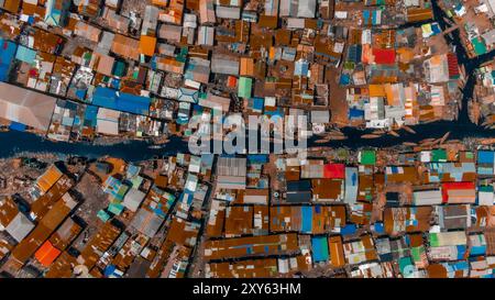 Aeriel Drone View de la communauté Makoko, à Lagos Nigeria. Il s'agit d'une colonie informelle à travers le 3ème pont continental sur la côte de Lagos Mainland w Banque D'Images